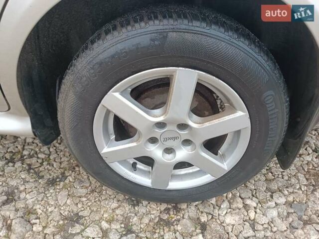 Бежевий Шкода Октавія, об'ємом двигуна 1.6 л та пробігом 257 тис. км за 4500 $, фото 23 на Automoto.ua