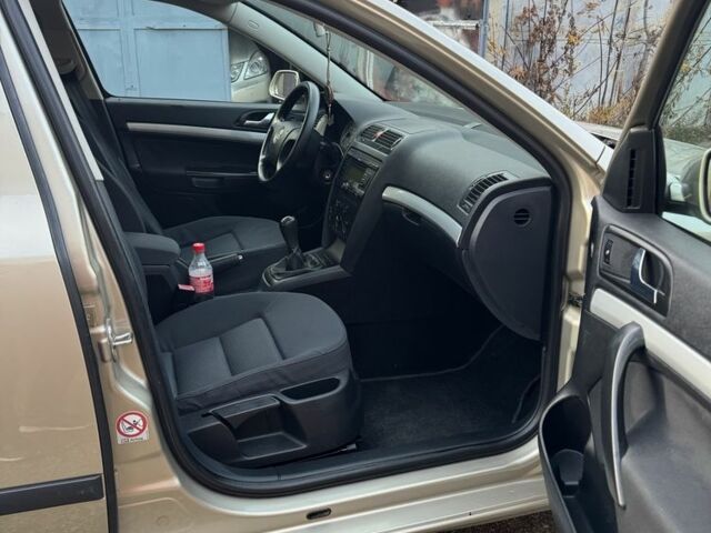 Бежевий Шкода Октавія, об'ємом двигуна 1.6 л та пробігом 300 тис. км за 4550 $, фото 10 на Automoto.ua