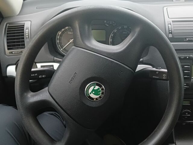 Бежевий Шкода Октавія, об'ємом двигуна 1.6 л та пробігом 198 тис. км за 4514 $, фото 3 на Automoto.ua