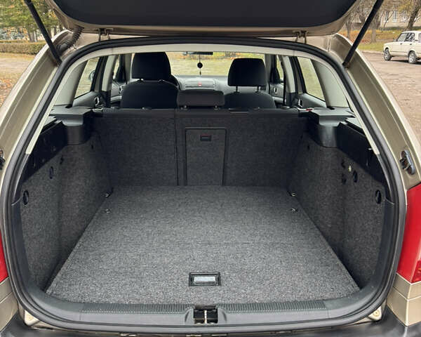 Бежевый Шкода Октавия, объемом двигателя 1.6 л и пробегом 285 тыс. км за 4550 $, фото 8 на Automoto.ua