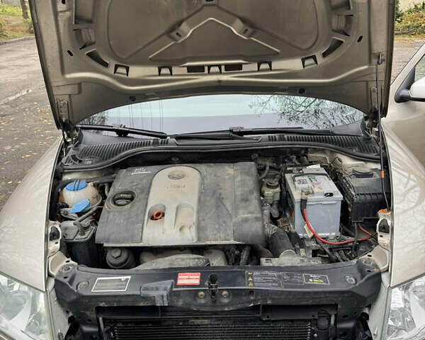 Бежевый Шкода Октавия, объемом двигателя 1.6 л и пробегом 285 тыс. км за 4550 $, фото 4 на Automoto.ua