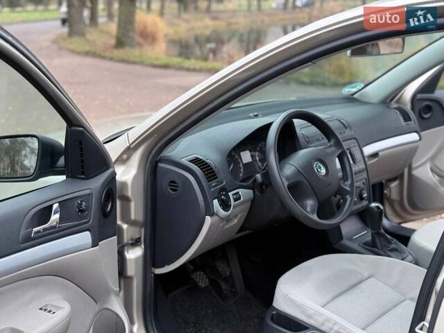 Бежевый Шкода Октавия, объемом двигателя 1.6 л и пробегом 198 тыс. км за 5500 $, фото 11 на Automoto.ua