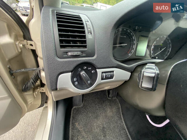 Бежевий Шкода Октавія, об'ємом двигуна 1.6 л та пробігом 228 тис. км за 6799 $, фото 34 на Automoto.ua
