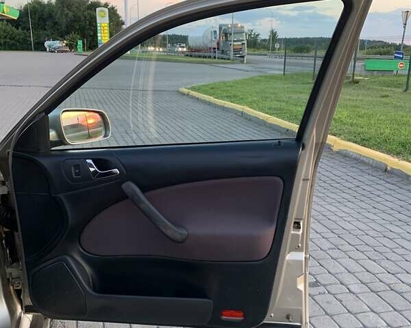 Бежевий Шкода Октавія, об'ємом двигуна 1.6 л та пробігом 211 тис. км за 4900 $, фото 11 на Automoto.ua