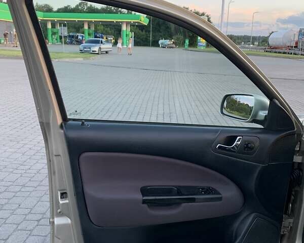 Бежевий Шкода Октавія, об'ємом двигуна 1.6 л та пробігом 211 тис. км за 4900 $, фото 7 на Automoto.ua