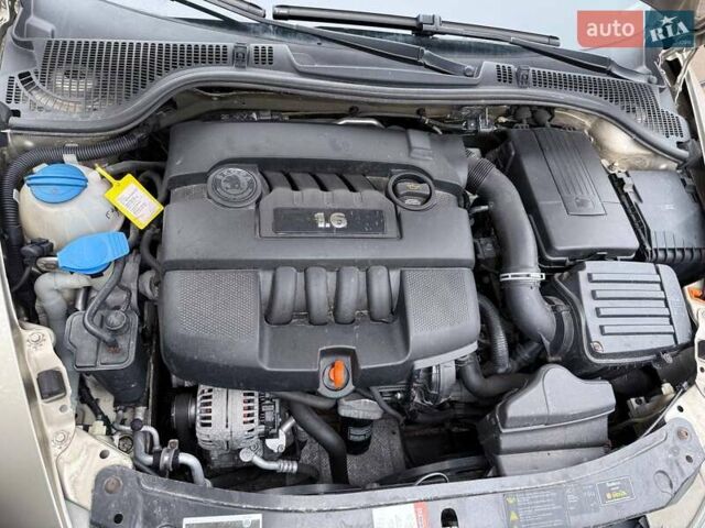 Бежевый Шкода Октавия, объемом двигателя 1.6 л и пробегом 198 тыс. км за 5500 $, фото 18 на Automoto.ua