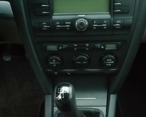 Бежевый Шкода Октавия, объемом двигателя 1.6 л и пробегом 198 тыс. км за 5900 $, фото 7 на Automoto.ua