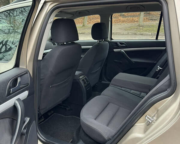 Бежевый Шкода Октавия, объемом двигателя 1.6 л и пробегом 285 тыс. км за 4550 $, фото 11 на Automoto.ua