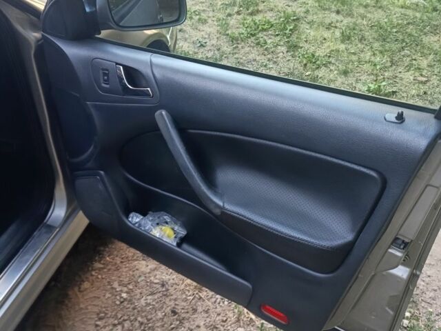 Бежевый Шкода Октавия, объемом двигателя 1.8 л и пробегом 230 тыс. км за 4200 $, фото 3 на Automoto.ua