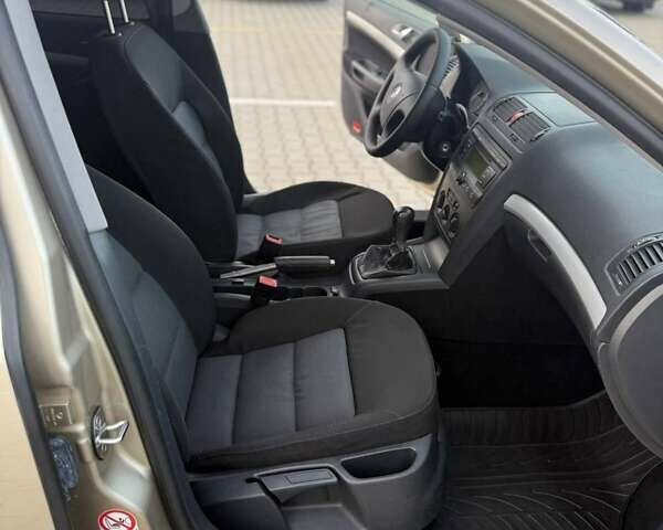 Бежевый Шкода Октавия, объемом двигателя 1.6 л и пробегом 194 тыс. км за 6350 $, фото 27 на Automoto.ua