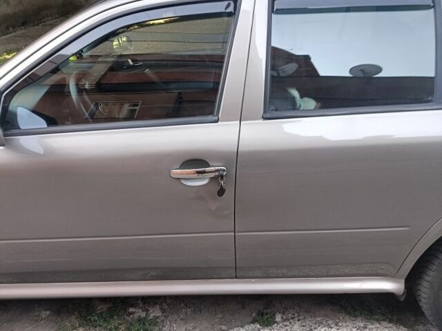 Бежевый Шкода Октавия, объемом двигателя 1.8 л и пробегом 230 тыс. км за 4200 $, фото 9 на Automoto.ua