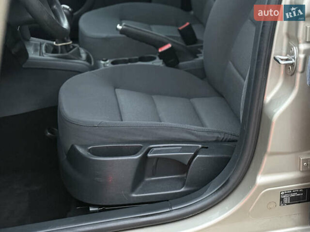 Бежевий Шкода Октавія, об'ємом двигуна 1.6 л та пробігом 206 тис. км за 4950 $, фото 22 на Automoto.ua