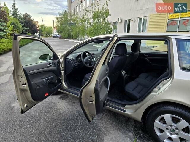 Бежевый Шкода Октавия, объемом двигателя 1.6 л и пробегом 228 тыс. км за 6700 $, фото 113 на Automoto.ua