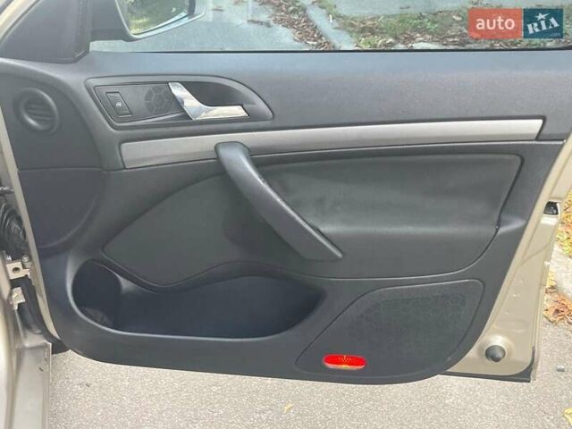 Бежевий Шкода Октавія, об'ємом двигуна 2 л та пробігом 310 тис. км за 5490 $, фото 16 на Automoto.ua