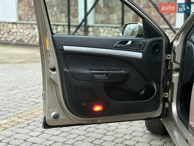 Бежевий Шкода Октавія, об'ємом двигуна 1.6 л та пробігом 206 тис. км за 4950 $, фото 23 на Automoto.ua