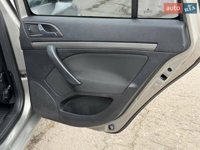 Бежевий Шкода Октавія, об'ємом двигуна 1.6 л та пробігом 217 тис. км за 6100 $, фото 28 на Automoto.ua