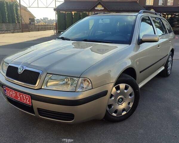 Бежевый Шкода Октавия, объемом двигателя 1.6 л и пробегом 212 тыс. км за 5600 $, фото 2 на Automoto.ua