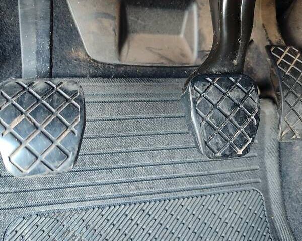 Бежевый Шкода Октавия, объемом двигателя 1.6 л и пробегом 212 тыс. км за 5600 $, фото 26 на Automoto.ua