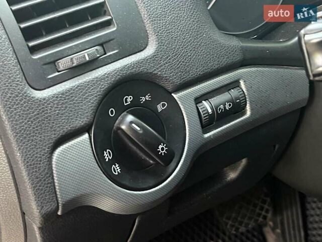 Бежевий Шкода Октавія, об'ємом двигуна 2 л та пробігом 310 тис. км за 5490 $, фото 24 на Automoto.ua