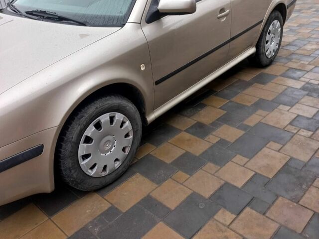 Бежевый Шкода Октавия, объемом двигателя 0 л и пробегом 183 тыс. км за 5517 $, фото 1 на Automoto.ua