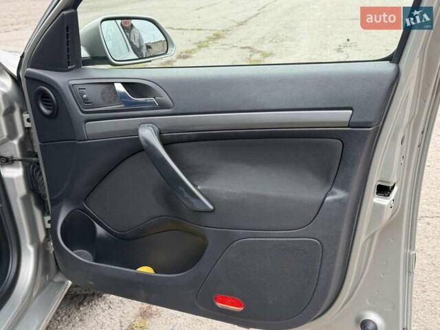 Бежевий Шкода Октавія, об'ємом двигуна 1.6 л та пробігом 217 тис. км за 6100 $, фото 26 на Automoto.ua