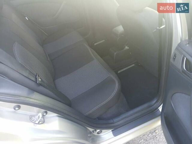 Бежевий Шкода Октавія, об'ємом двигуна 1.6 л та пробігом 239 тис. км за 6000 $, фото 30 на Automoto.ua