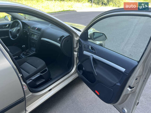 Бежевий Шкода Октавія, об'ємом двигуна 1.6 л та пробігом 145 тис. км за 5500 $, фото 23 на Automoto.ua