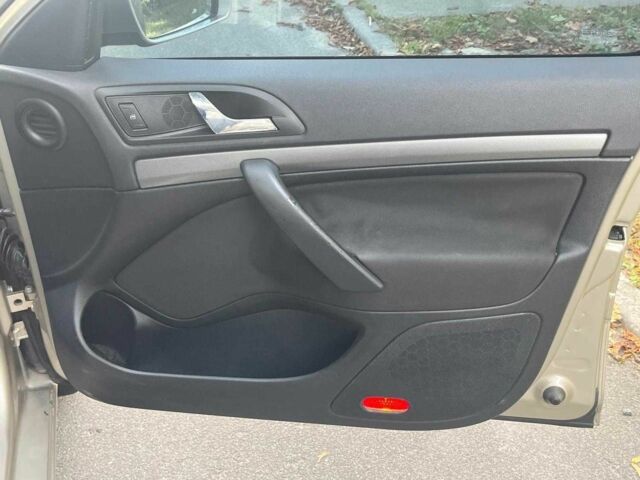 Бежевий Шкода Октавія, об'ємом двигуна 2 л та пробігом 310 тис. км за 5290 $, фото 16 на Automoto.ua