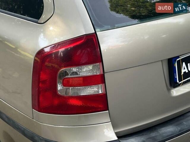 Бежевий Шкода Октавія, об'ємом двигуна 2 л та пробігом 310 тис. км за 5490 $, фото 8 на Automoto.ua