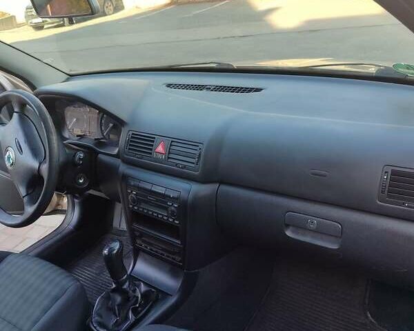 Бежевый Шкода Октавия, объемом двигателя 1.6 л и пробегом 212 тыс. км за 5700 $, фото 23 на Automoto.ua