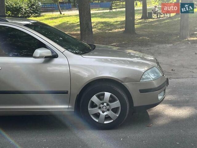 Бежевий Шкода Октавія, об'ємом двигуна 2 л та пробігом 310 тис. км за 5490 $, фото 3 на Automoto.ua