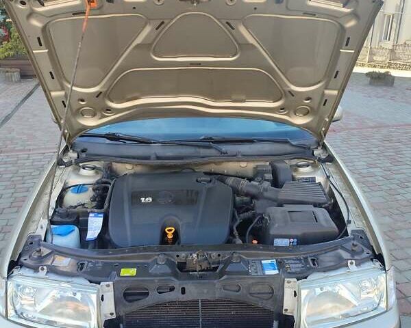 Бежевый Шкода Октавия, объемом двигателя 1.6 л и пробегом 212 тыс. км за 5600 $, фото 55 на Automoto.ua