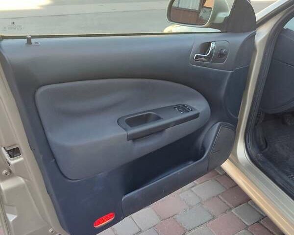 Бежевый Шкода Октавия, объемом двигателя 1.6 л и пробегом 212 тыс. км за 5600 $, фото 18 на Automoto.ua