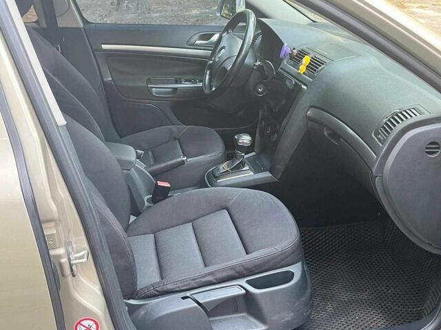 Бежевий Шкода Октавія, об'ємом двигуна 2 л та пробігом 310 тис. км за 5290 $, фото 15 на Automoto.ua