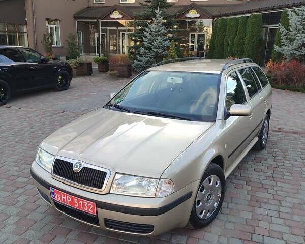 Бежевый Шкода Октавия, объемом двигателя 1.6 л и пробегом 212 тыс. км за 5700 $, фото 2 на Automoto.ua