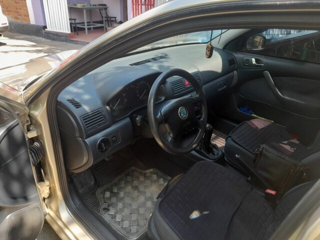 Бежевий Шкода Октавія, об'ємом двигуна 1.6 л та пробігом 205 тис. км за 5300 $, фото 9 на Automoto.ua