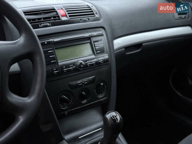 Бежевий Шкода Октавія, об'ємом двигуна 1.6 л та пробігом 206 тис. км за 4950 $, фото 20 на Automoto.ua