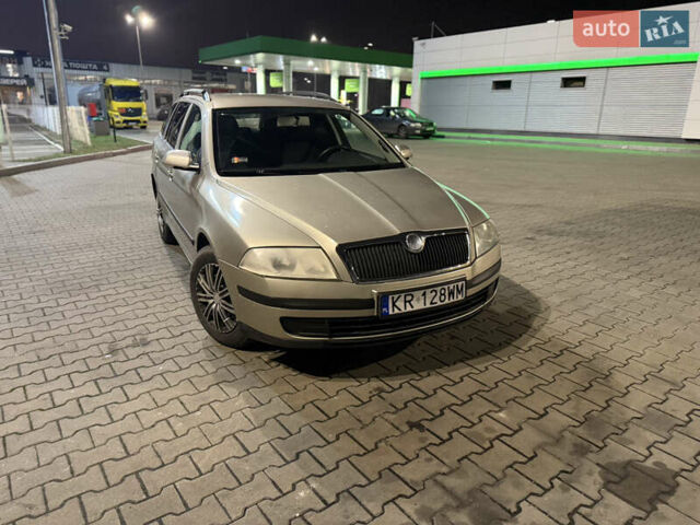Бежевый Шкода Октавия, объемом двигателя 1.9 л и пробегом 300 тыс. км за 2850 $, фото 1 на Automoto.ua