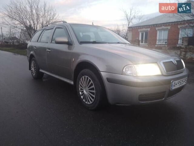Бежевый Шкода Октавия, объемом двигателя 1.8 л и пробегом 230 тыс. км за 5600 $, фото 1 на Automoto.ua
