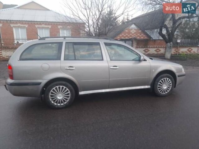 Бежевый Шкода Октавия, объемом двигателя 1.8 л и пробегом 230 тыс. км за 5600 $, фото 3 на Automoto.ua
