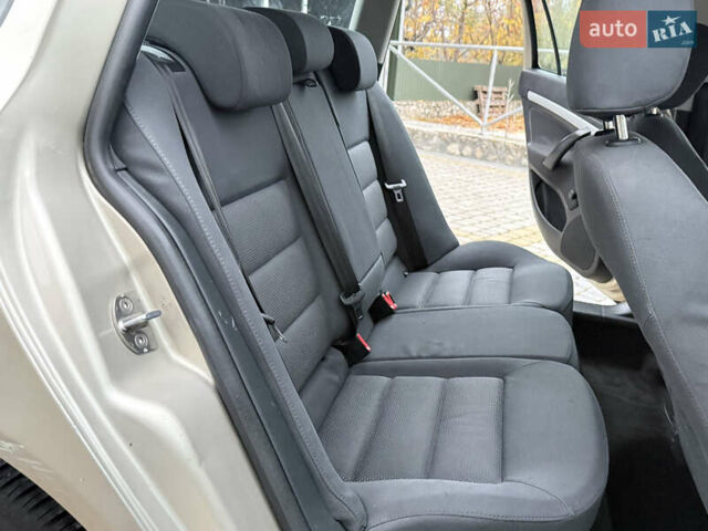 Бежевий Шкода Октавія, об'ємом двигуна 1.6 л та пробігом 206 тис. км за 4950 $, фото 31 на Automoto.ua