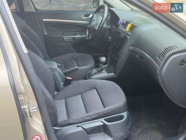 Бежевий Шкода Октавія, об'ємом двигуна 2 л та пробігом 310 тис. км за 5490 $, фото 15 на Automoto.ua