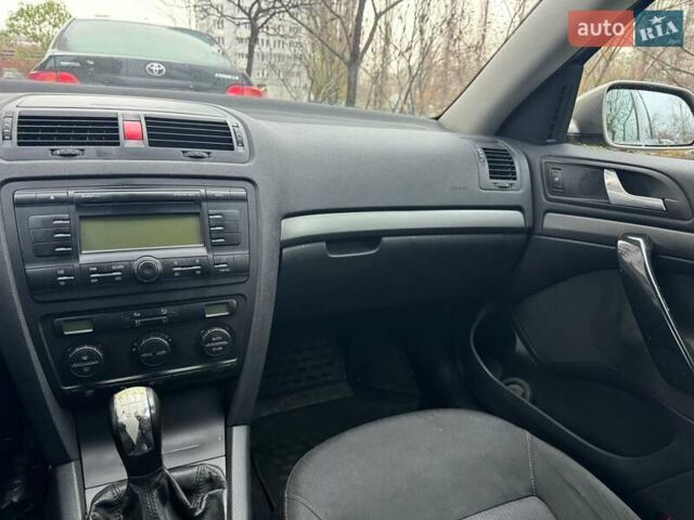 Бежевый Шкода Октавия, объемом двигателя 1.97 л и пробегом 275 тыс. км за 5200 $, фото 7 на Automoto.ua