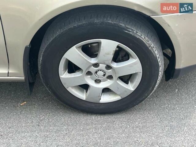 Бежевий Шкода Октавія, об'ємом двигуна 2 л та пробігом 310 тис. км за 5490 $, фото 4 на Automoto.ua