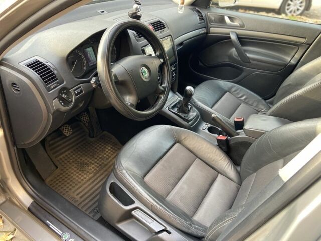 Бежевий Шкода Октавія, об'ємом двигуна 2 л та пробігом 250 тис. км за 5850 $, фото 6 на Automoto.ua