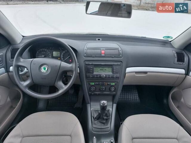 Бежевый Шкода Октавия, объемом двигателя 1.6 л и пробегом 200 тыс. км за 6300 $, фото 16 на Automoto.ua