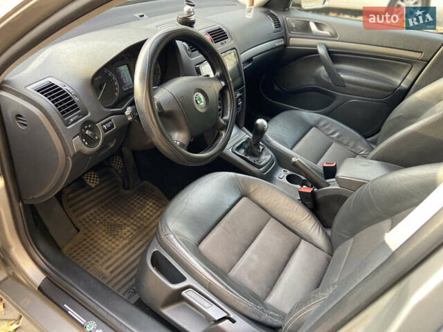 Бежевый Шкода Октавия, объемом двигателя 1.98 л и пробегом 250 тыс. км за 5850 $, фото 6 на Automoto.ua