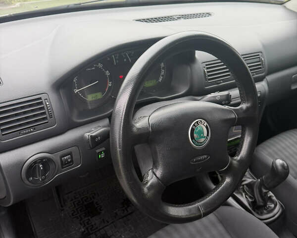 Бежевый Шкода Октавия, объемом двигателя 1.6 л и пробегом 300 тыс. км за 5500 $, фото 9 на Automoto.ua