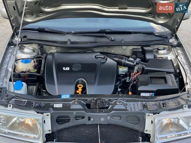 Бежевий Шкода Октавія, об'ємом двигуна 1.6 л та пробігом 170 тис. км за 6000 $, фото 25 на Automoto.ua