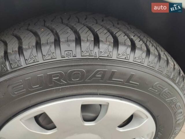 Бежевый Шкода Октавия, объемом двигателя 1.6 л и пробегом 250 тыс. км за 6300 $, фото 48 на Automoto.ua